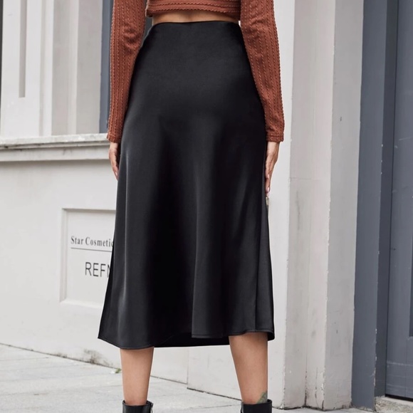 025 Luxe Zipper Satin Midi Slip Skirt - Picture 8 of 11